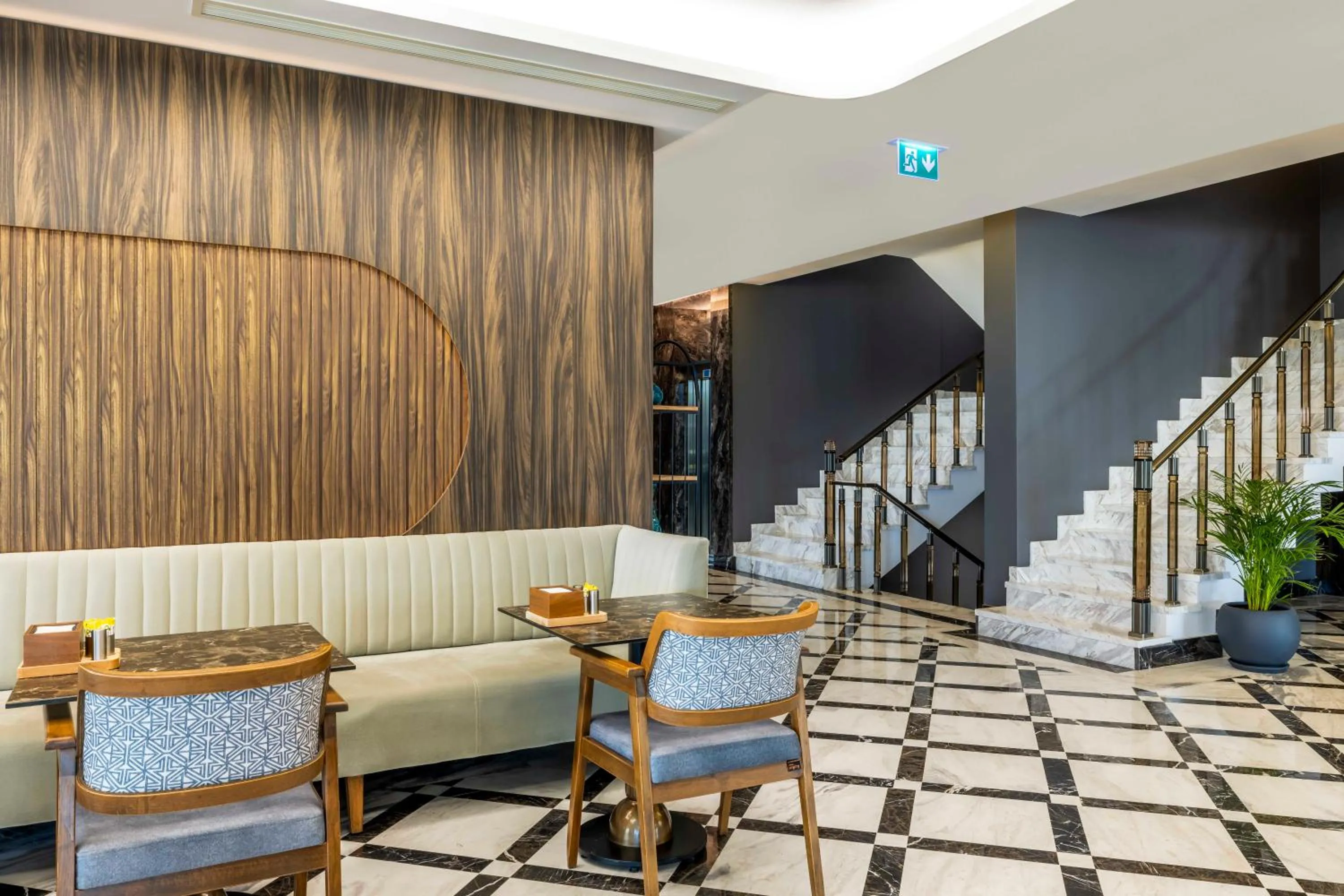 Seating area in Ezkar Bathonea Art İstanbul Hotel