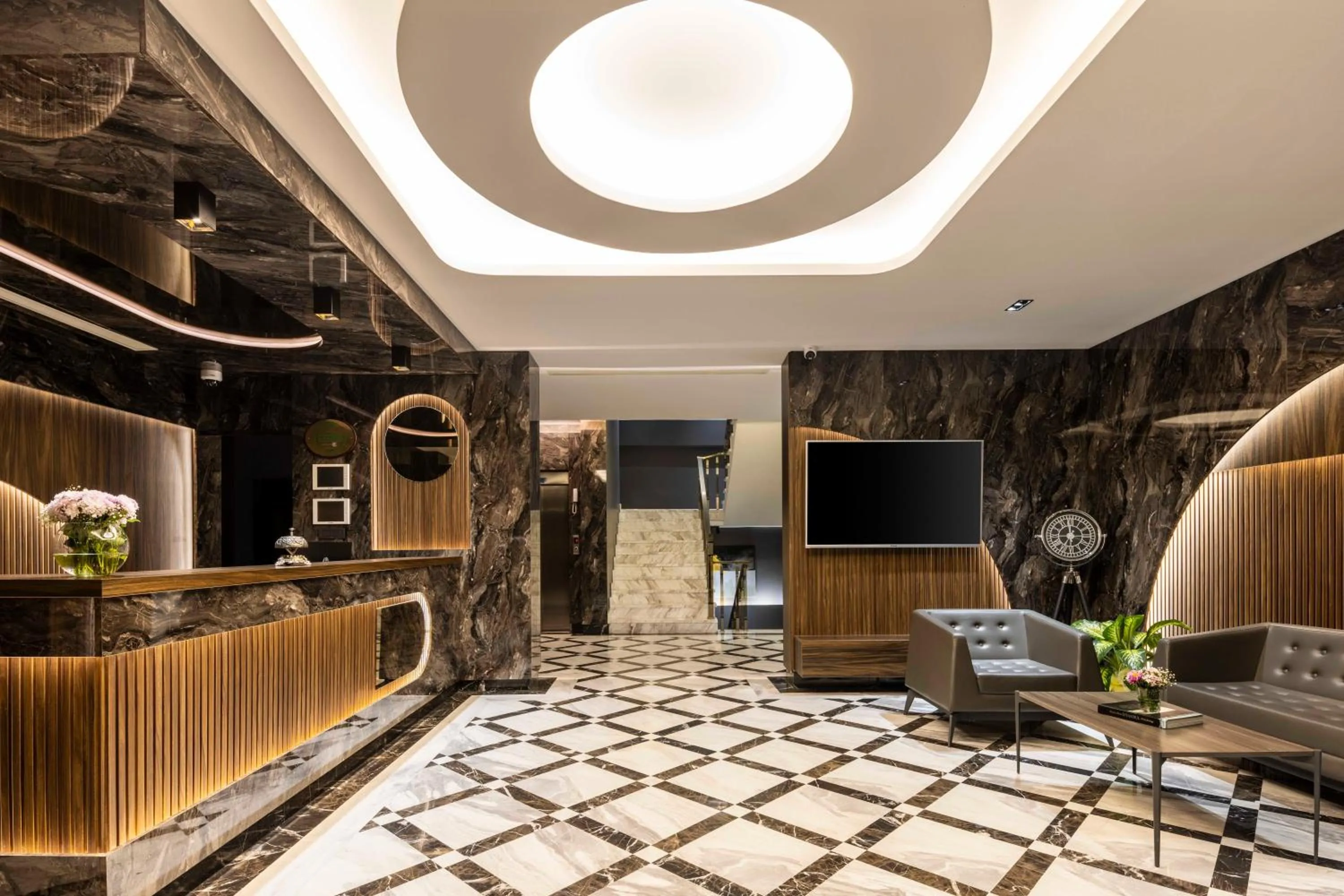 Communal lounge/ TV room in Ezkar Bathonea Art İstanbul Hotel