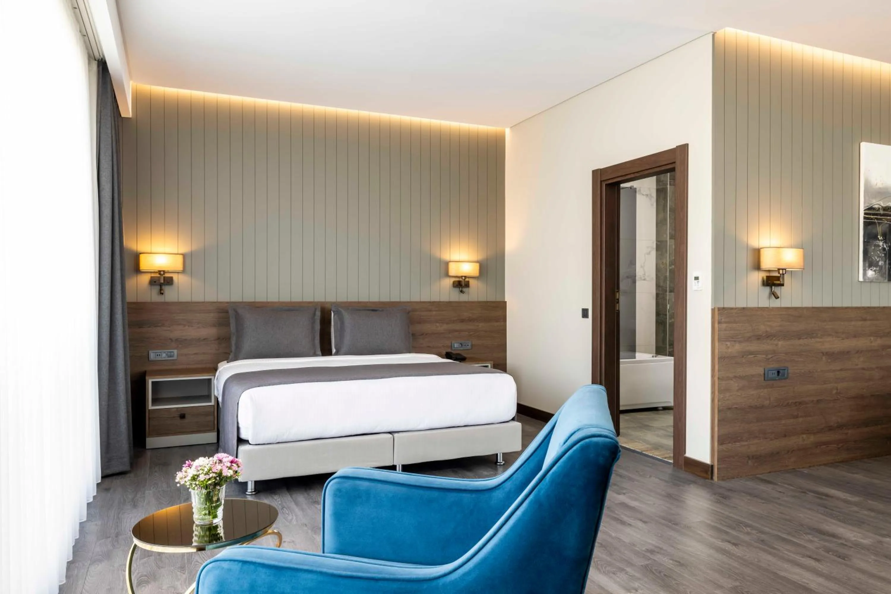 Photo of the whole room, Bed in Ezkar Bathonea Art İstanbul Hotel