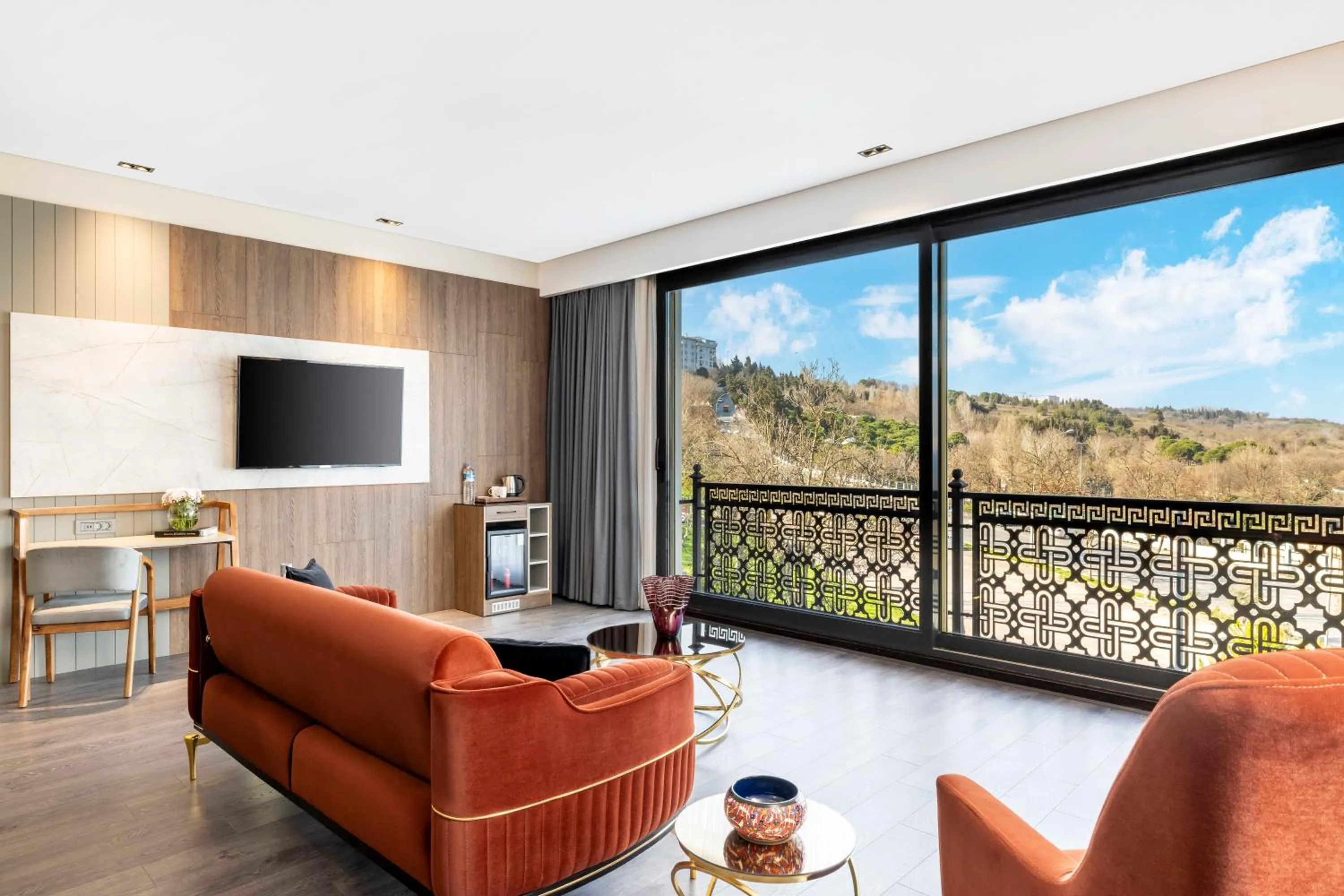 Seating area in Ezkar Bathonea Art İstanbul Hotel