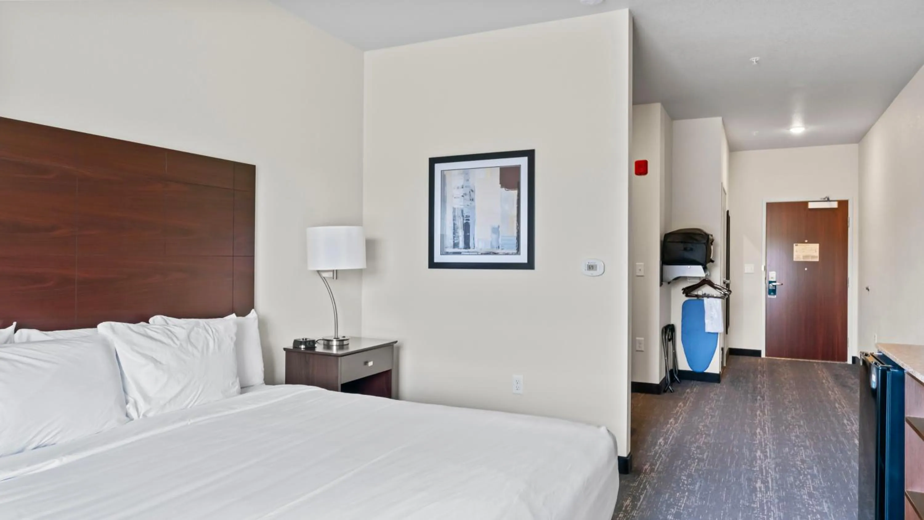 Bed in Cobblestone Inn & Suites - Julesburg