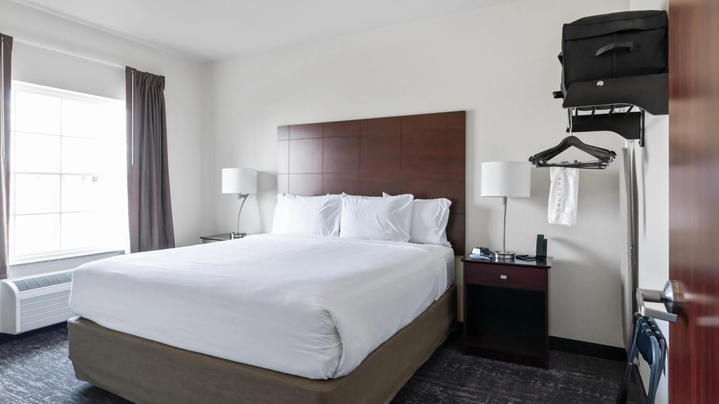 Bed in Cobblestone Inn & Suites - Julesburg