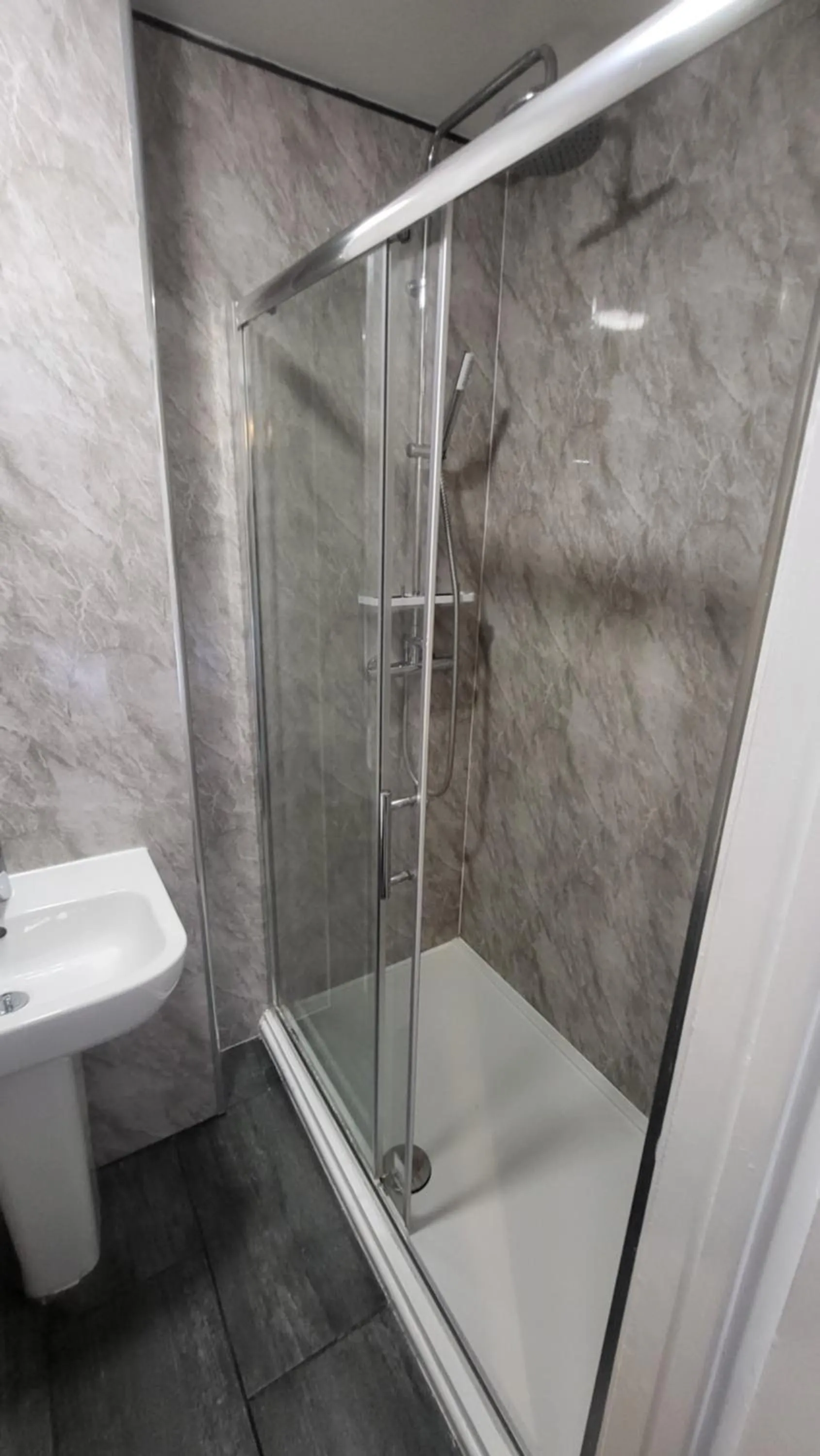 Shower in Nysdill Accommodation Ltd