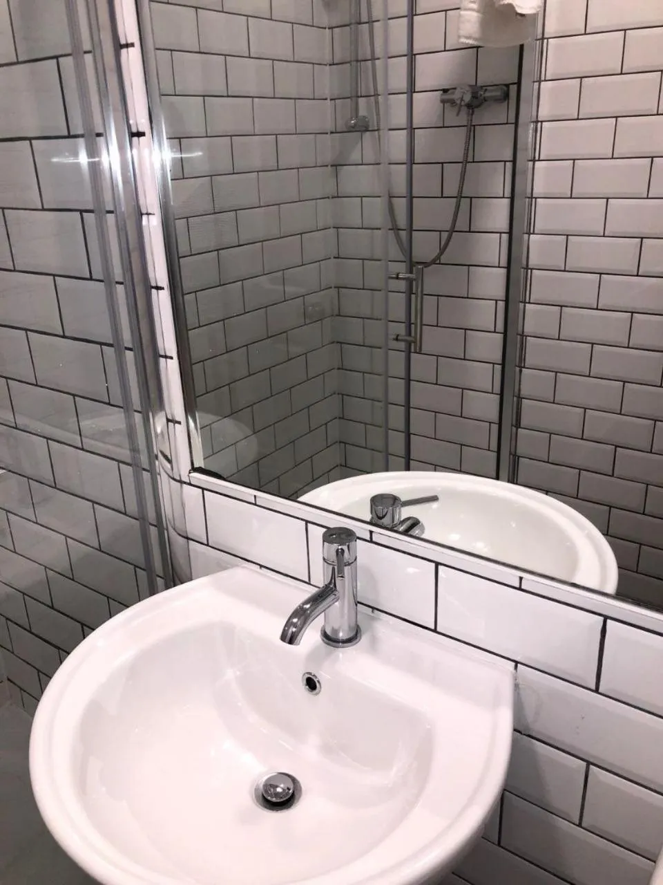 Shower in Nysdill Accommodation Ltd