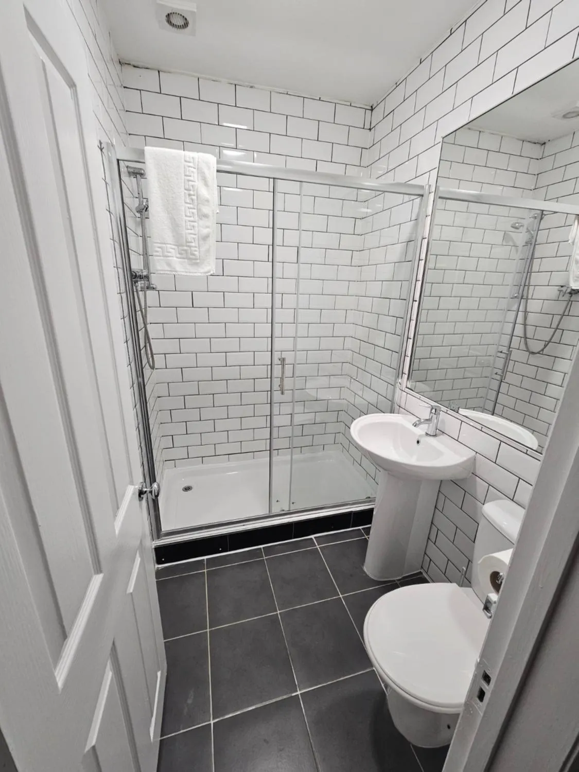 Shower in Nysdill Accommodation Ltd