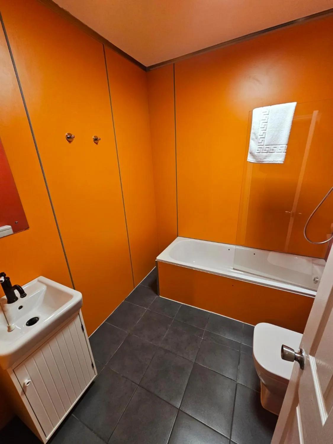 Bath in Nysdill Accommodation Ltd