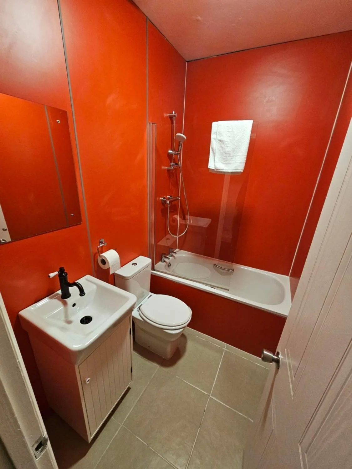 Shower in Nysdill Accommodation Ltd