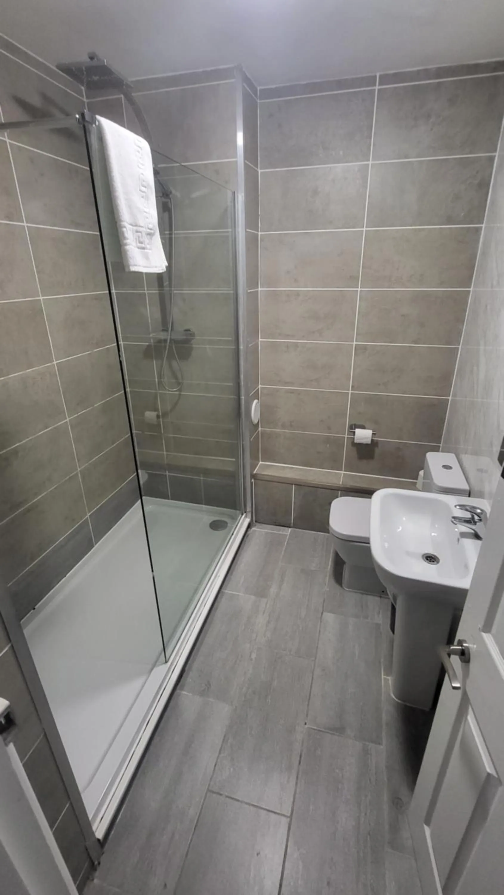 Shower in Nysdill Accommodation Ltd