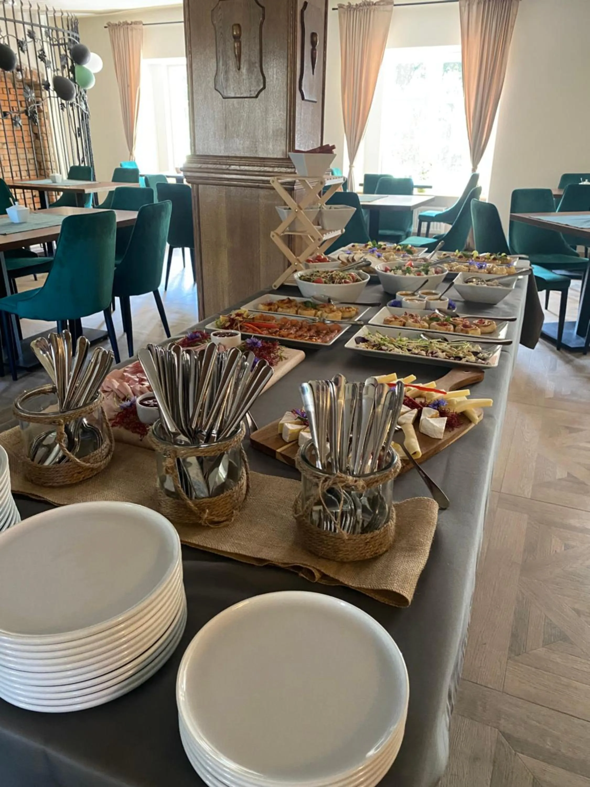 Restaurant/places to eat in Zamek Nowęcin