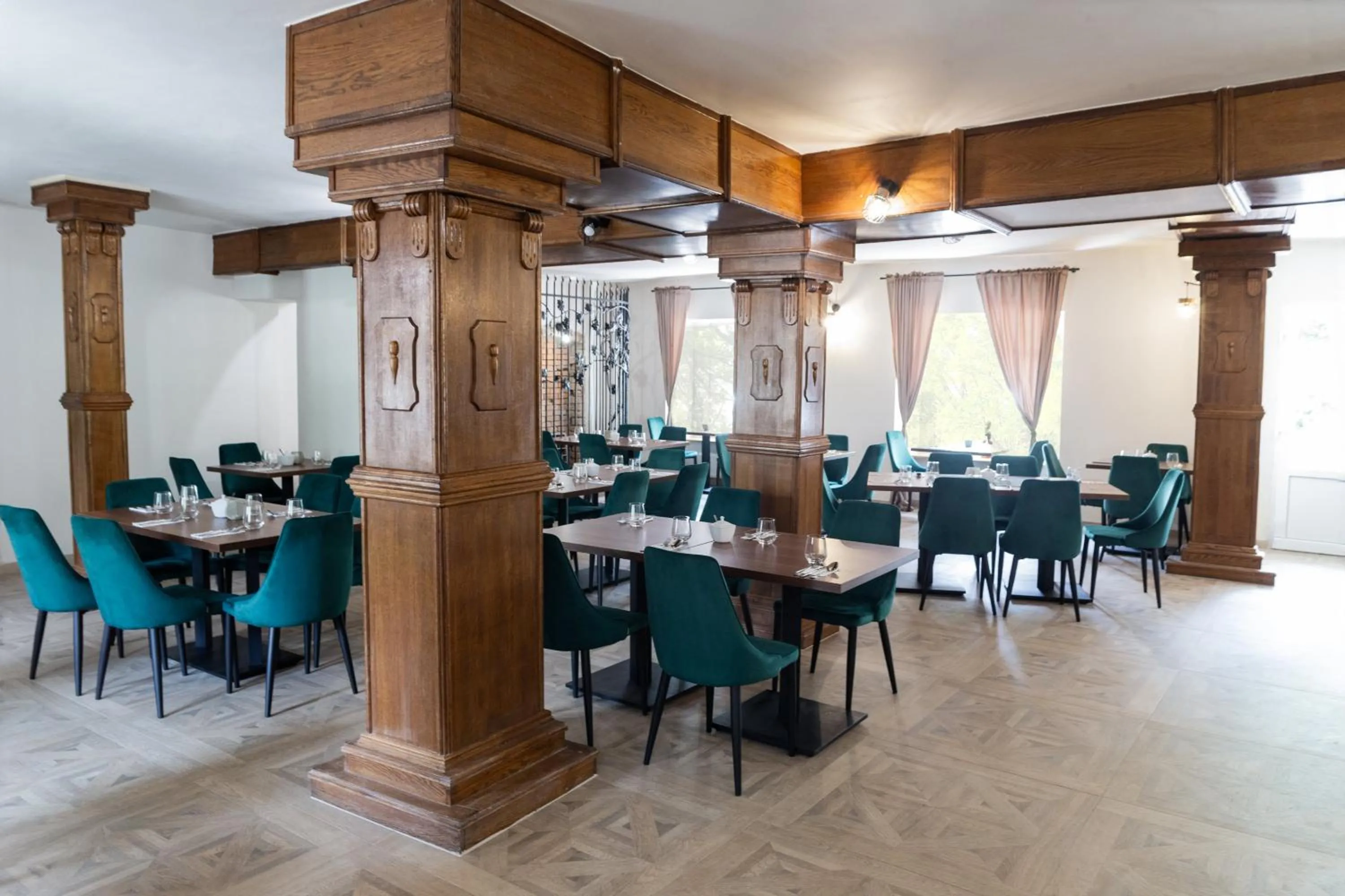 Restaurant/places to eat in Zamek Nowęcin