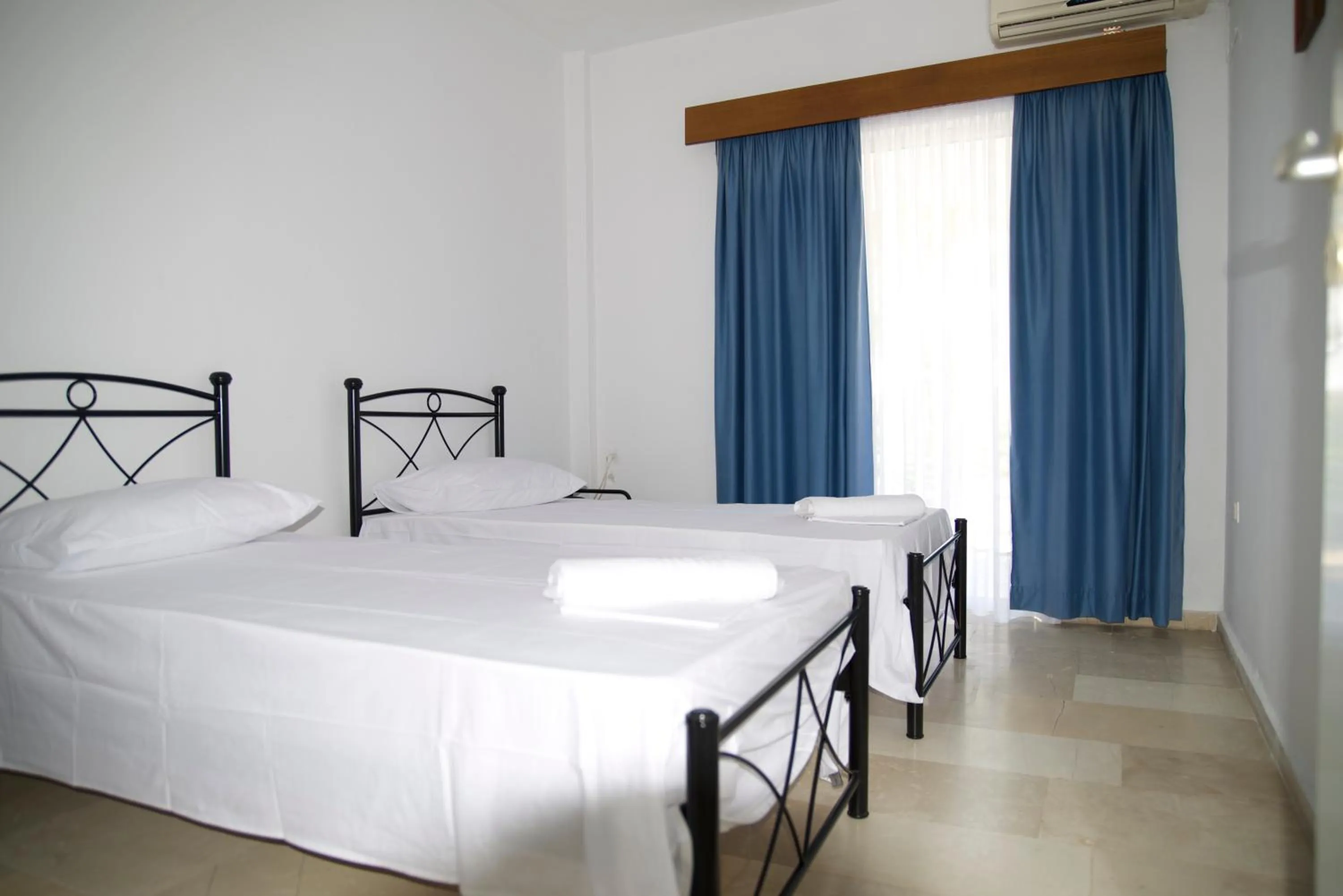 Bed in Kavos Central Gardens