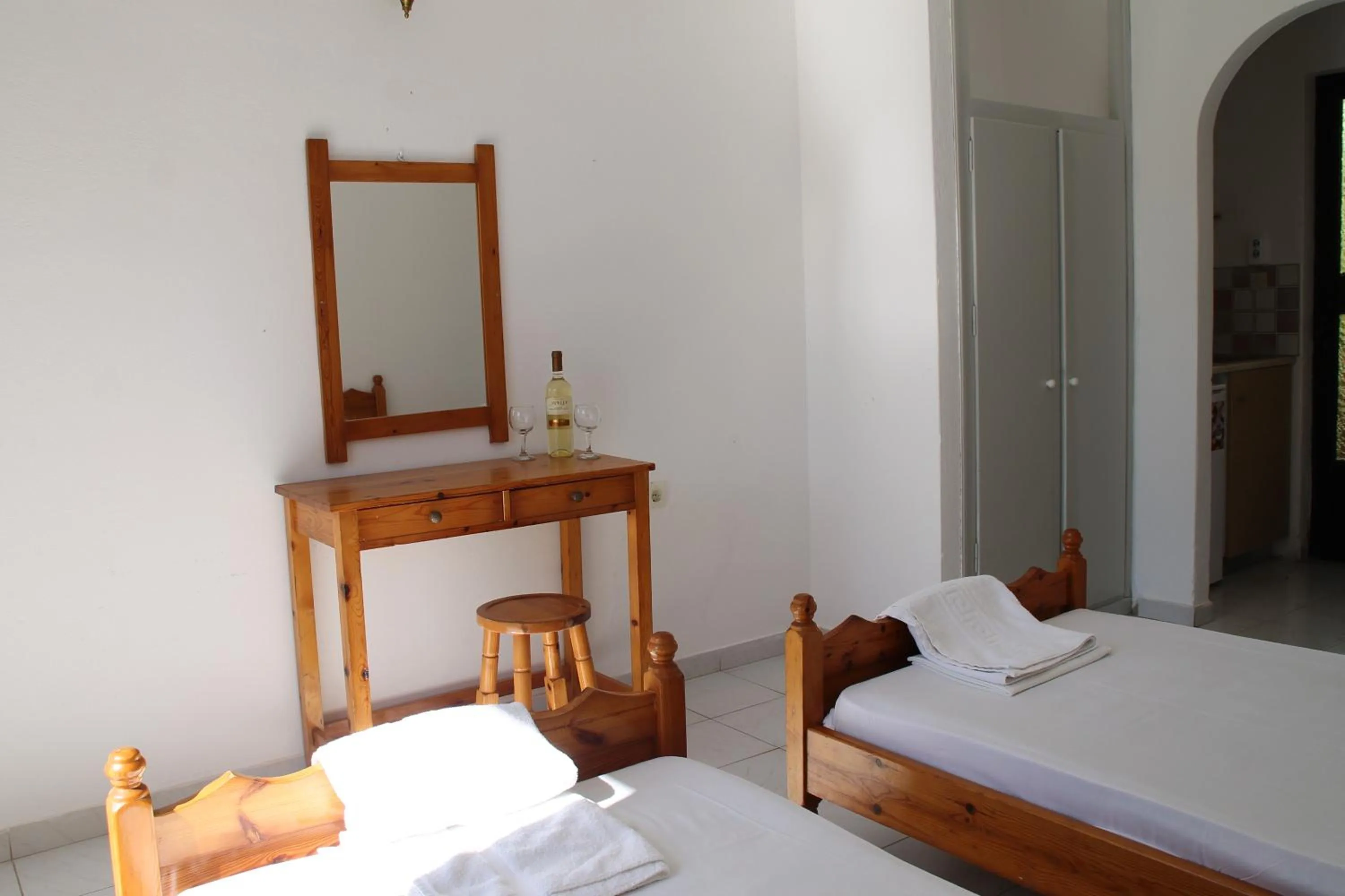 Living room, Bed in Kavos Central Gardens