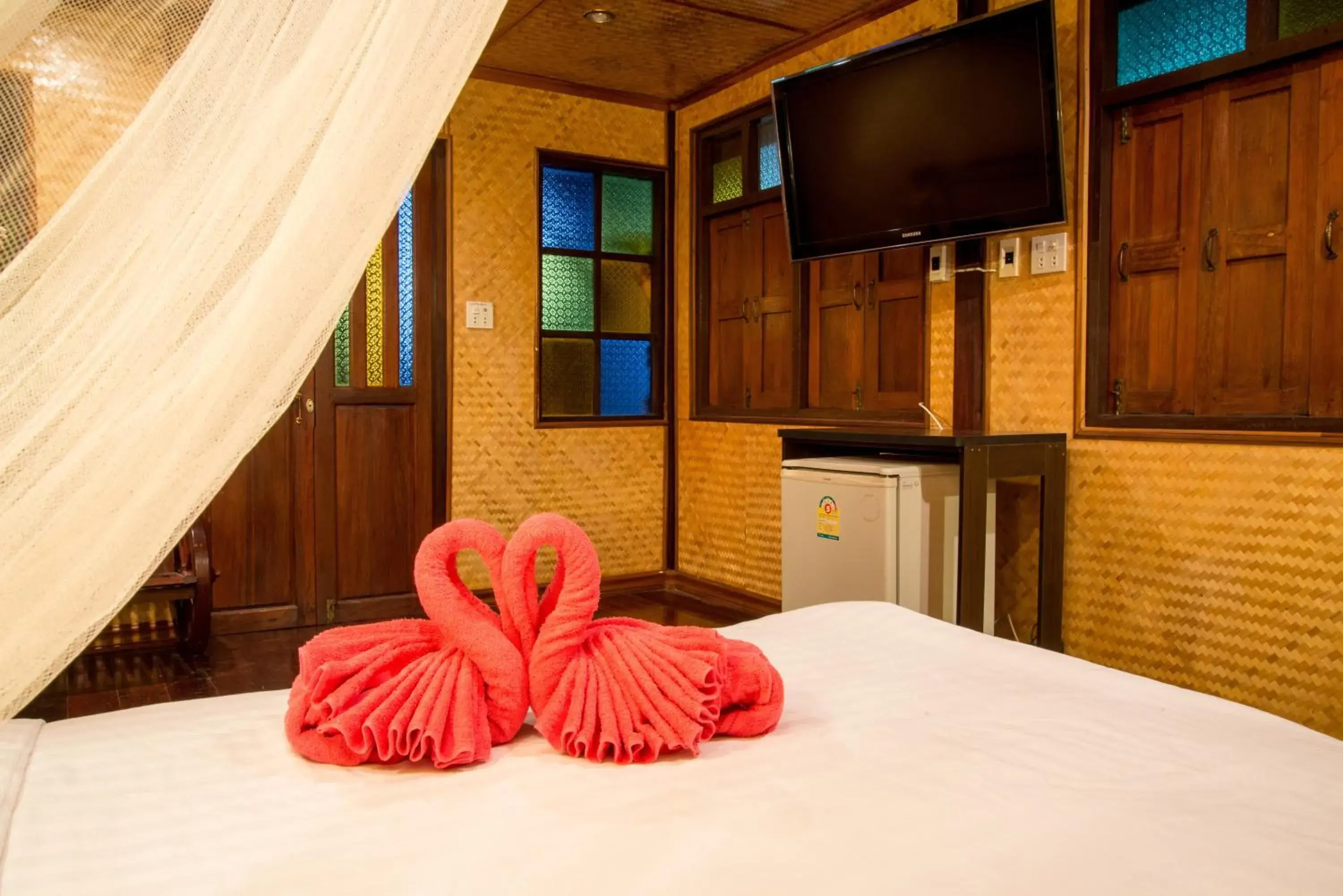 Deluxe Double Room in BaanChompooAmphawa Deluxe Double Room in BaanChompooAmphawa