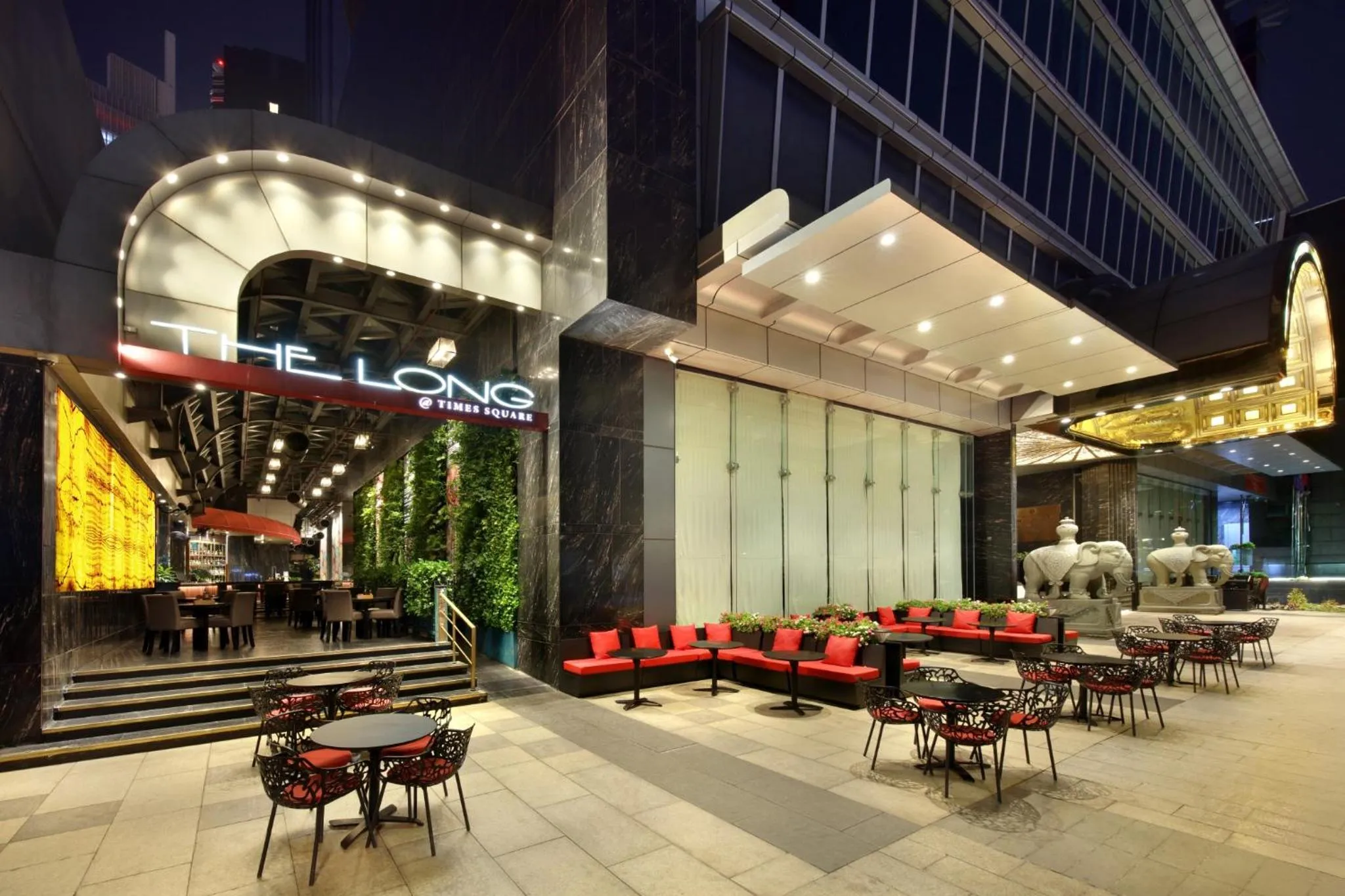 Lounge or bar in The Reverie Saigon