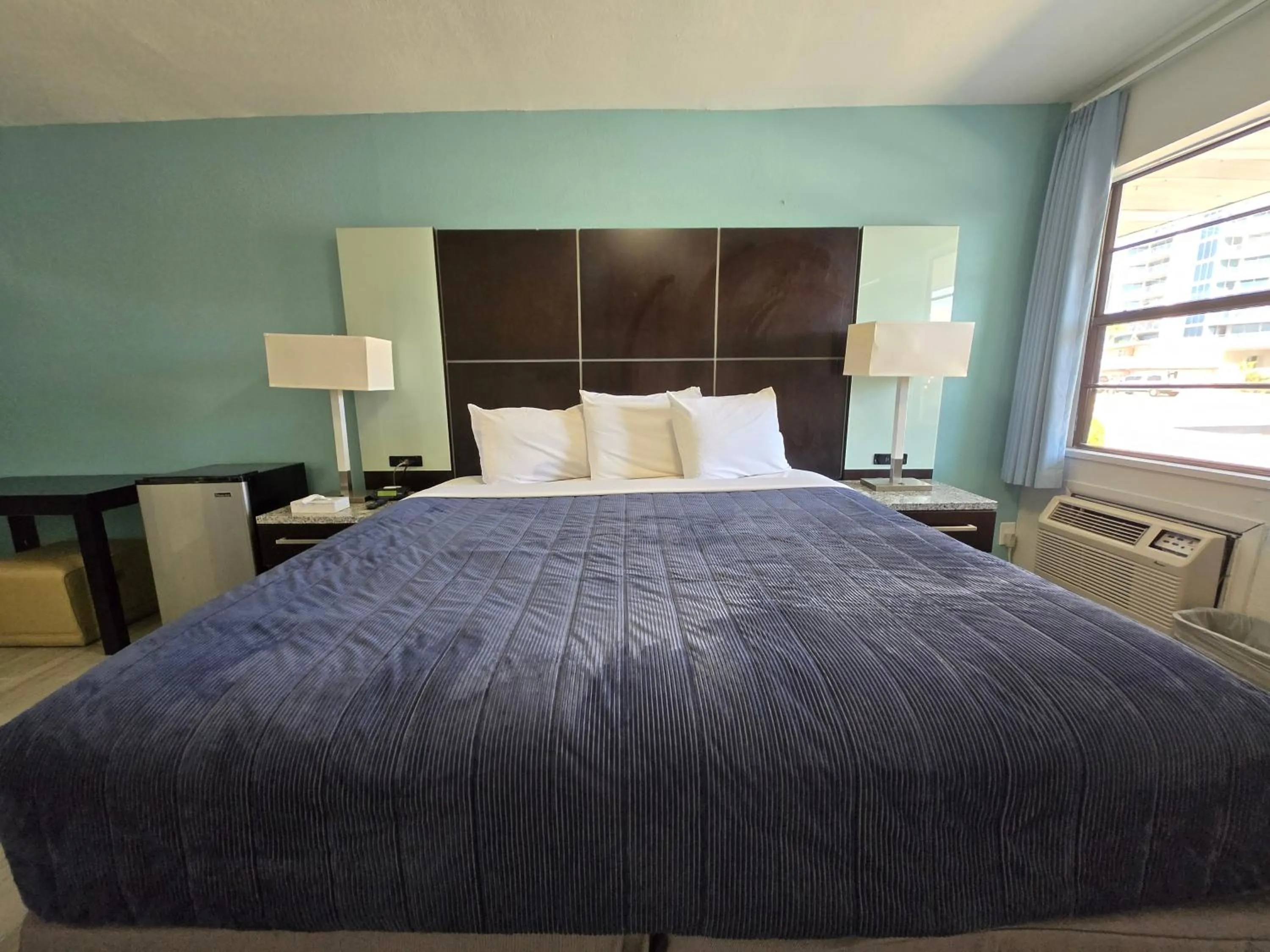 Bed in Ocean Holiday Motel