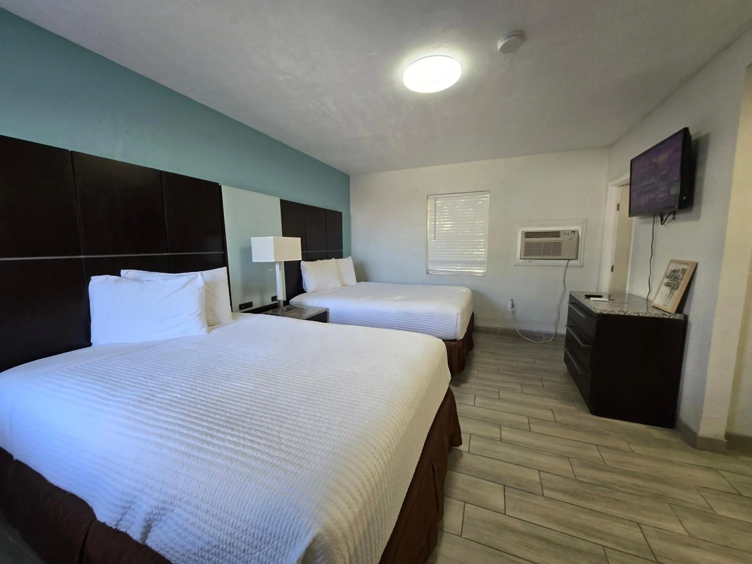 Bed in Ocean Holiday Motel