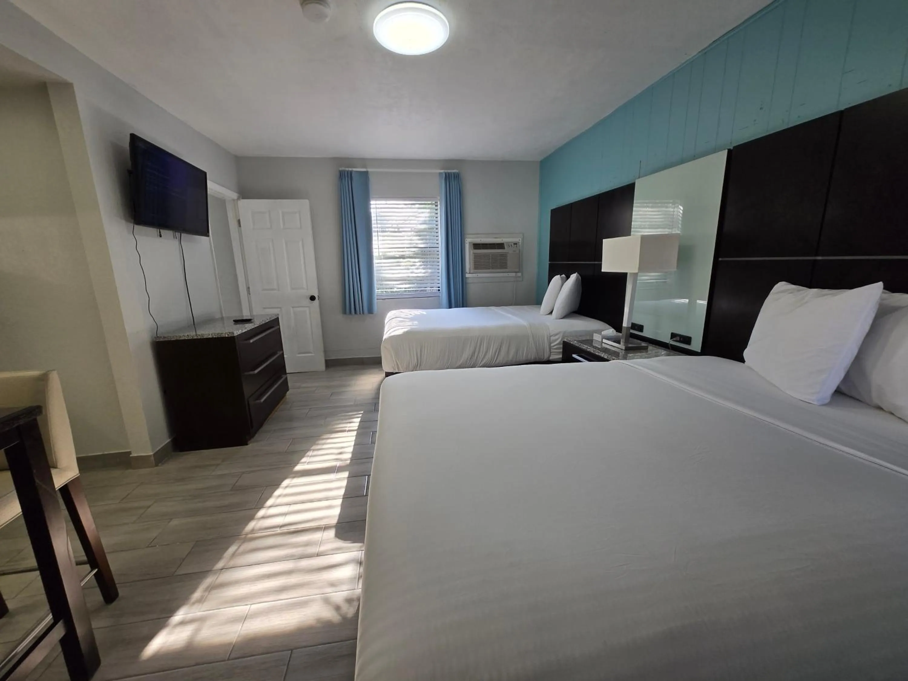 Bed in Ocean Holiday Motel