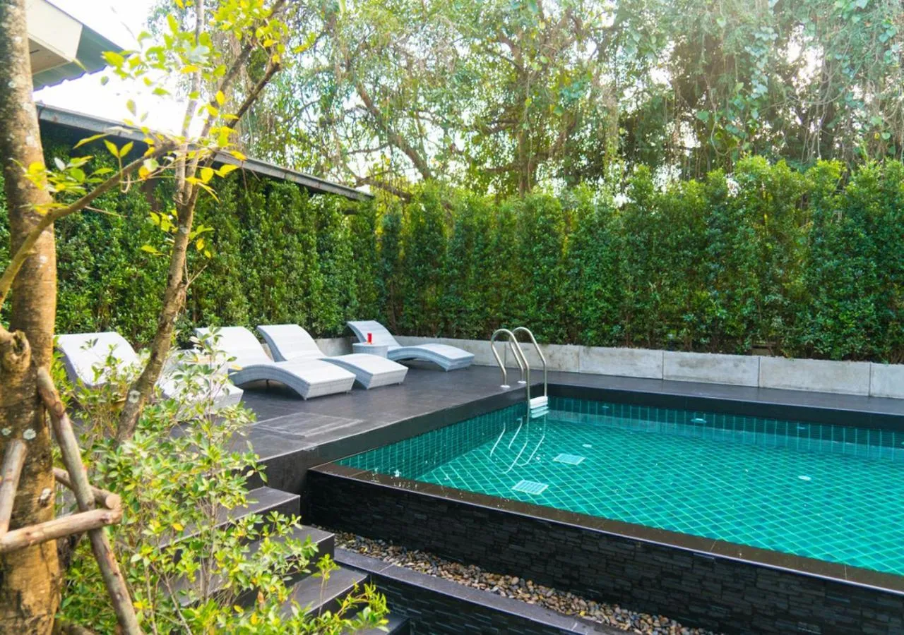 Swimming pool in Jira Boutique Residence
