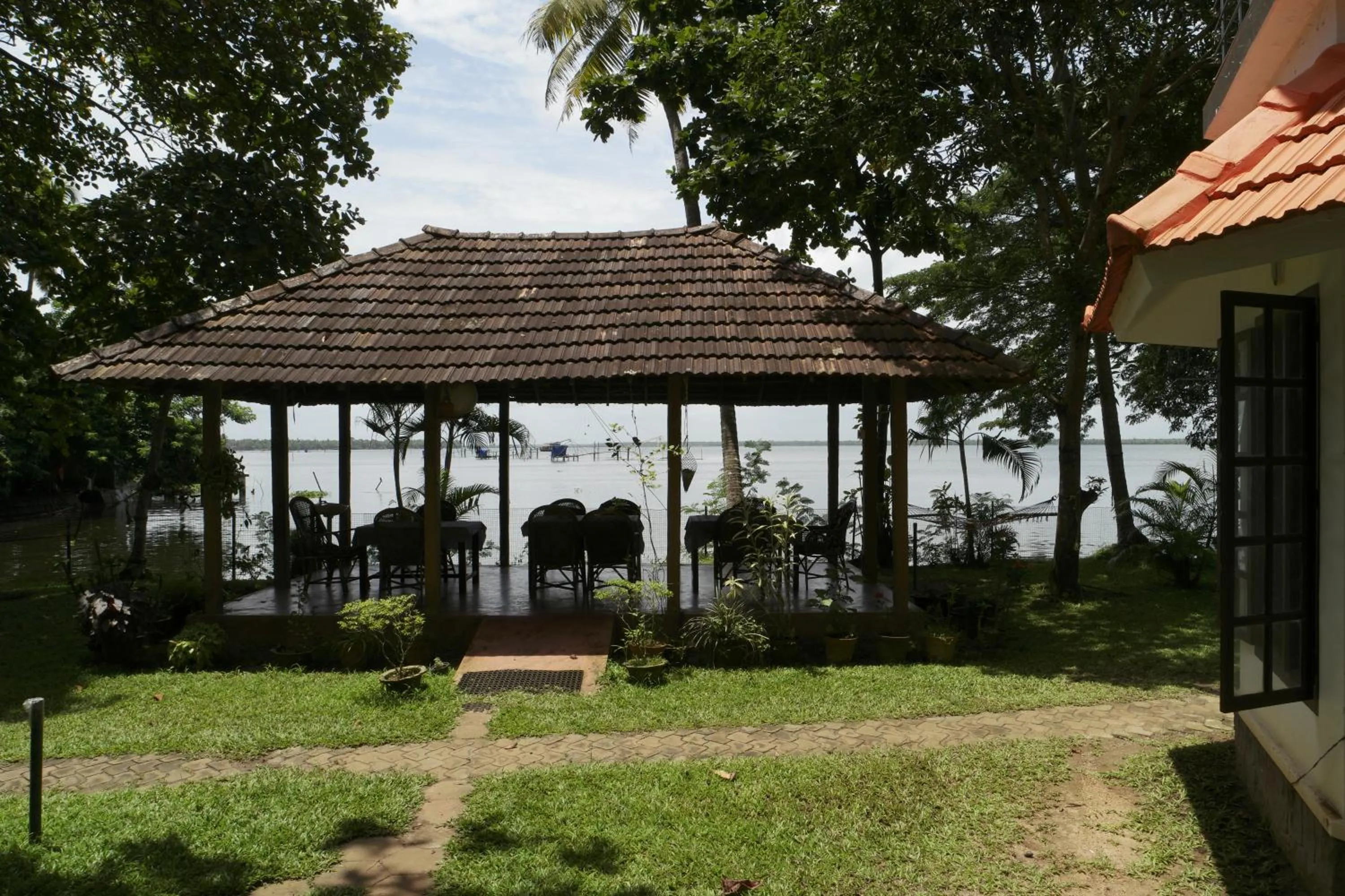 Restaurant/places to eat in Lovedale Lakeside Homestay