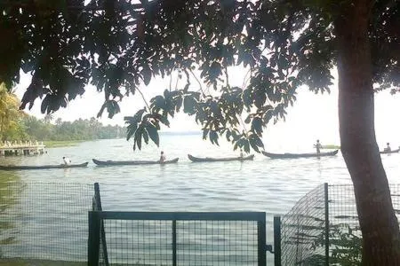 Lovedale Lakeside Homestay