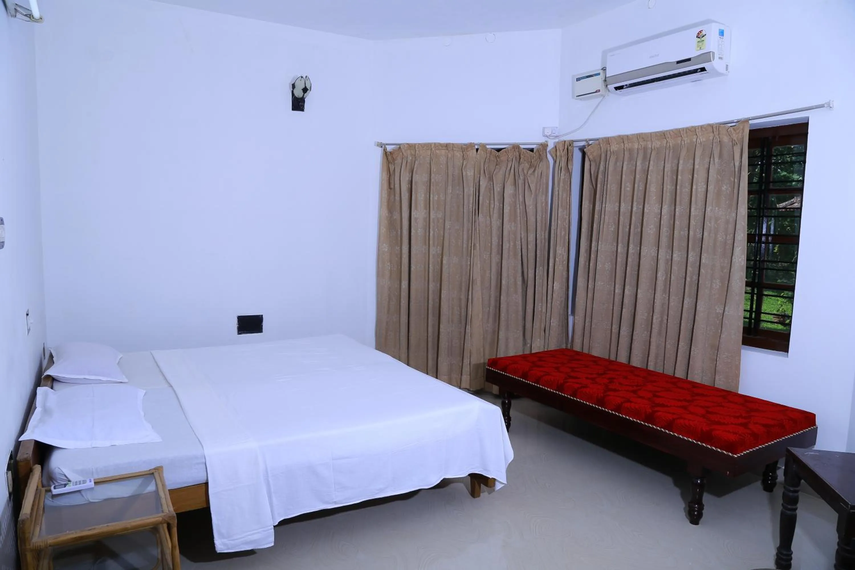 Bed in Lovedale Lakeside Homestay