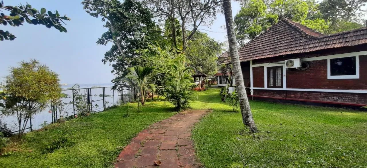 Lovedale Lakeside Homestay