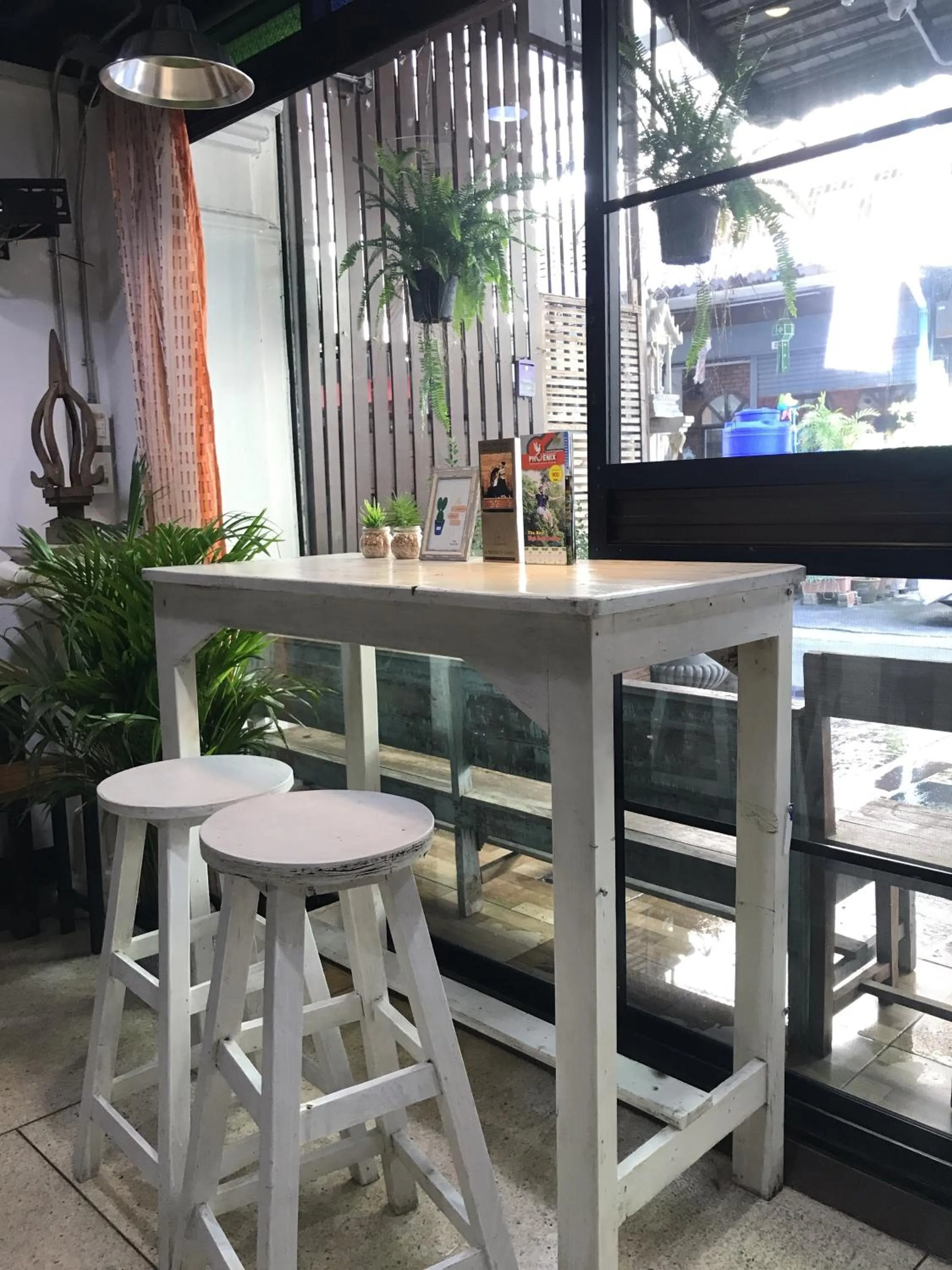 Communal lounge/ TV room in Lanna Hostel