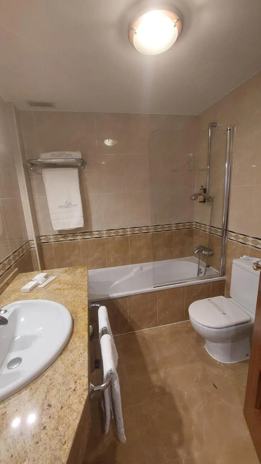 Bathroom in Hotel Ele Puente Romano de Salamanca