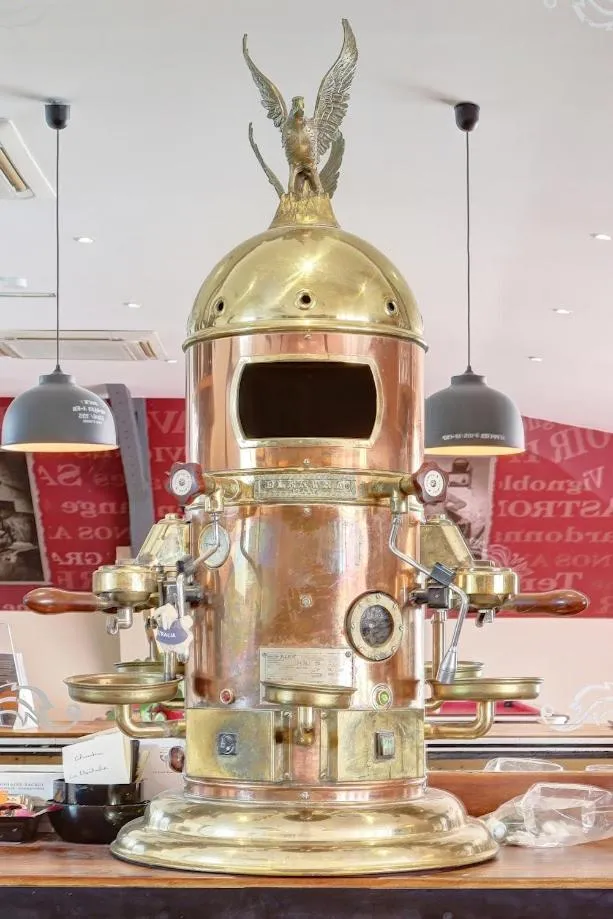 Lounge or bar in Champagne Domaine Sacret - AY