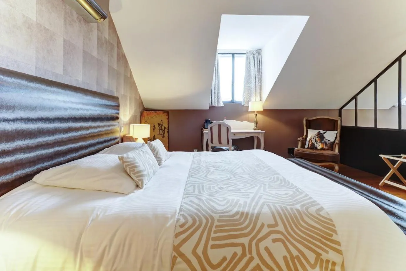 Bed in Champagne Domaine Sacret - AY