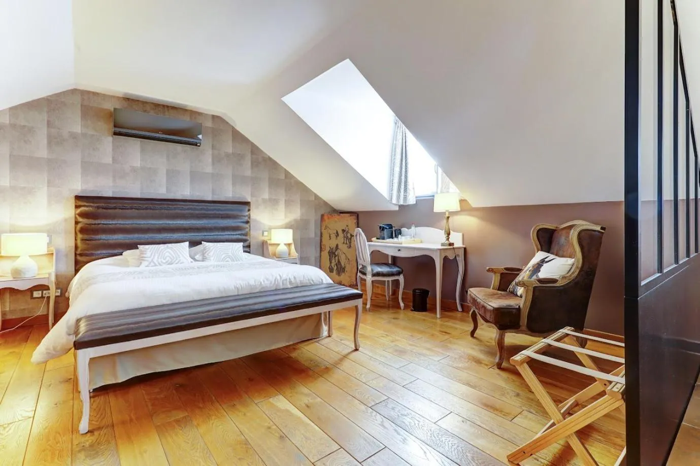 Bed in Champagne Domaine Sacret - AY