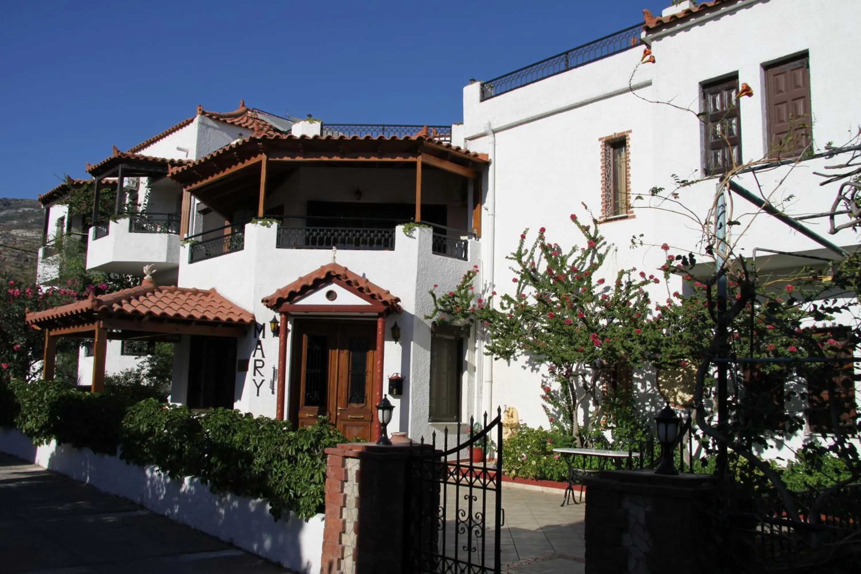 Facade/entrance in Hotel Mary