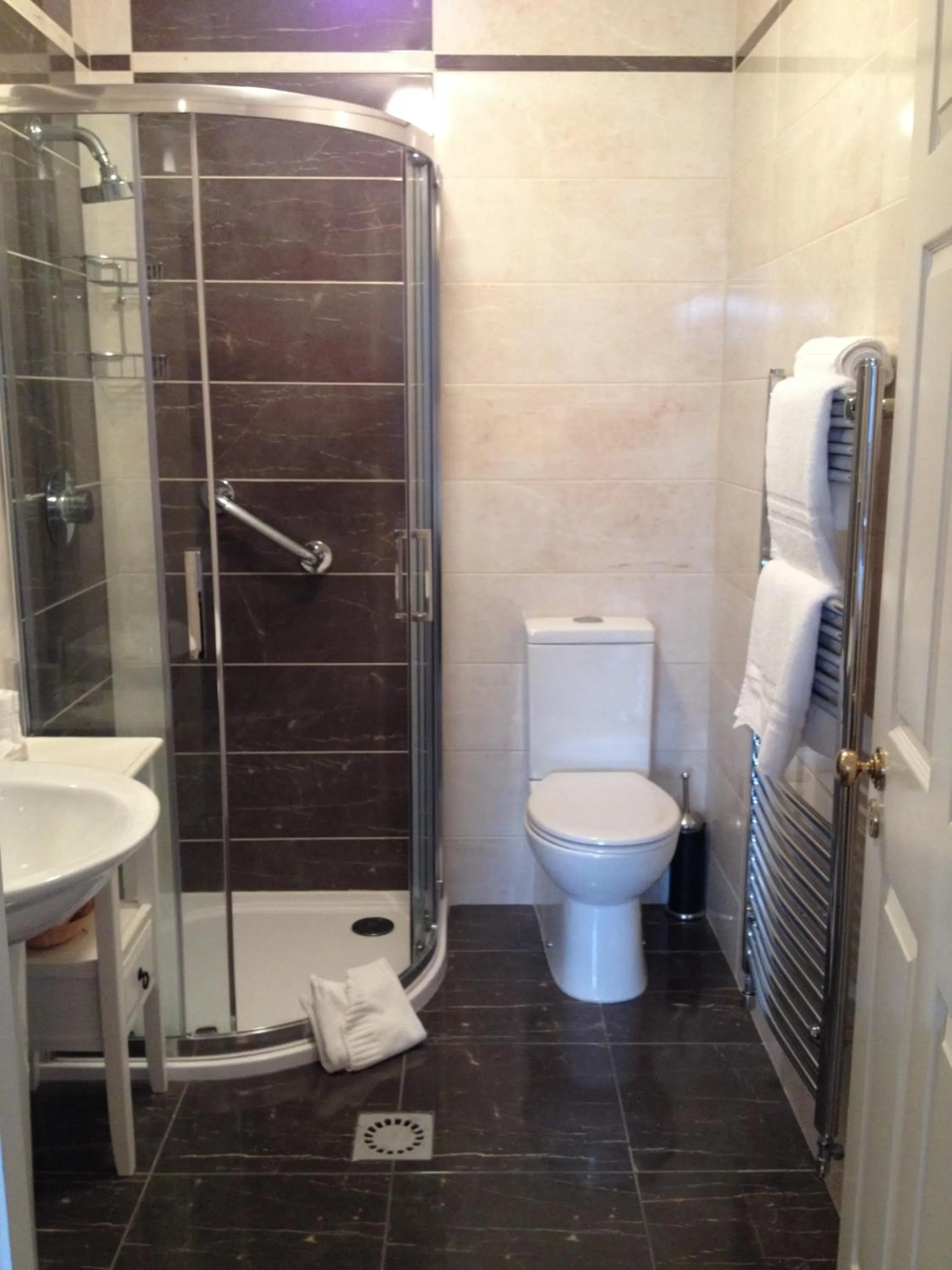 Toilet in The Lantern Townhouse