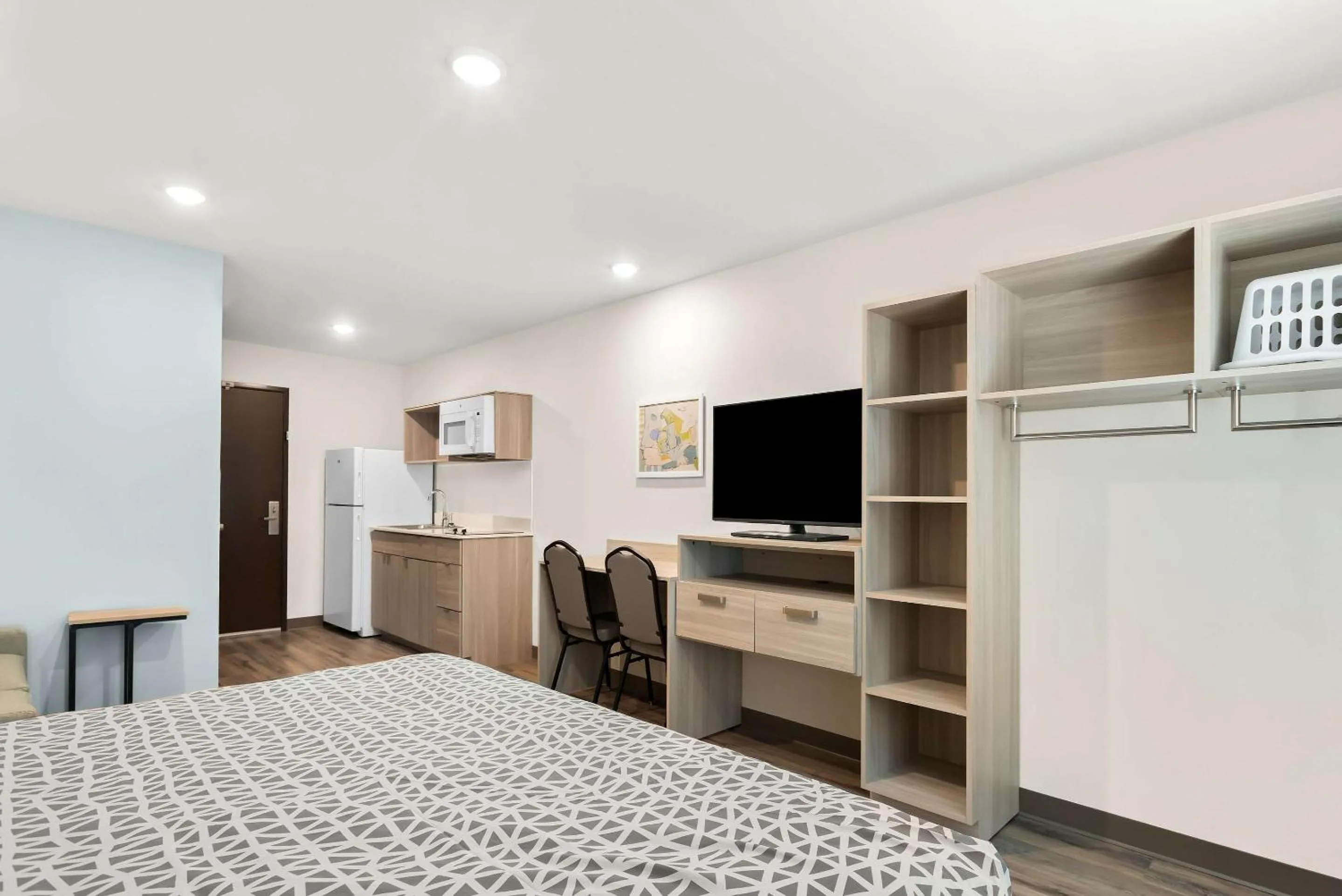 Queen Suite - Non Smoking in WoodSpring Suites Savannah West Chatham Parkway