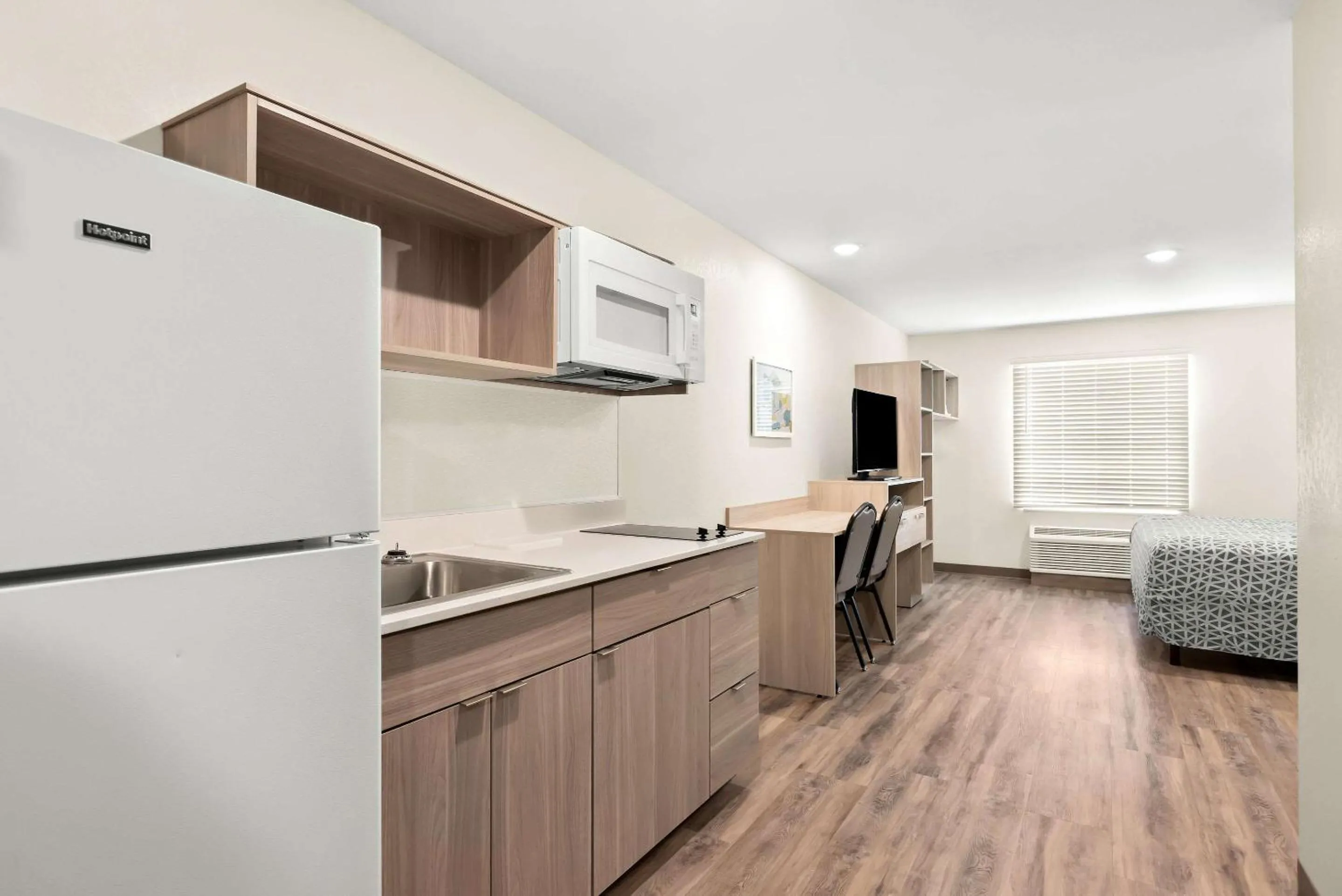 Superior Queen Suite - Non-Smoking in WoodSpring Suites Savannah West Chatham Parkway