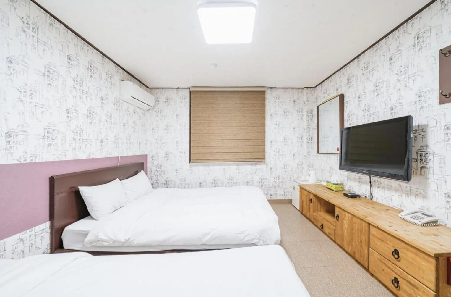 Bed in Manhattan Hotel