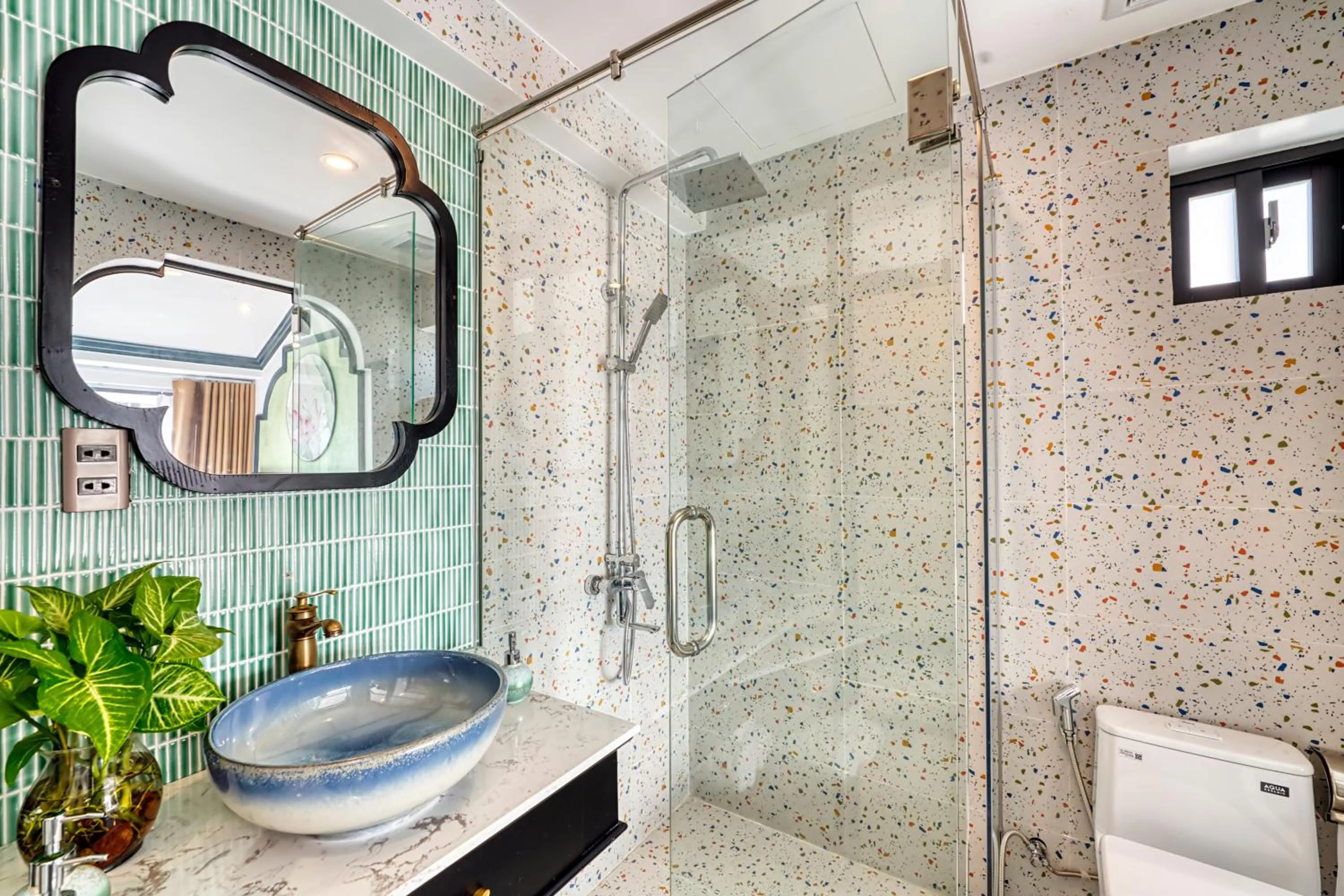 Shower in Rokas Hoi An Boutique Hotel