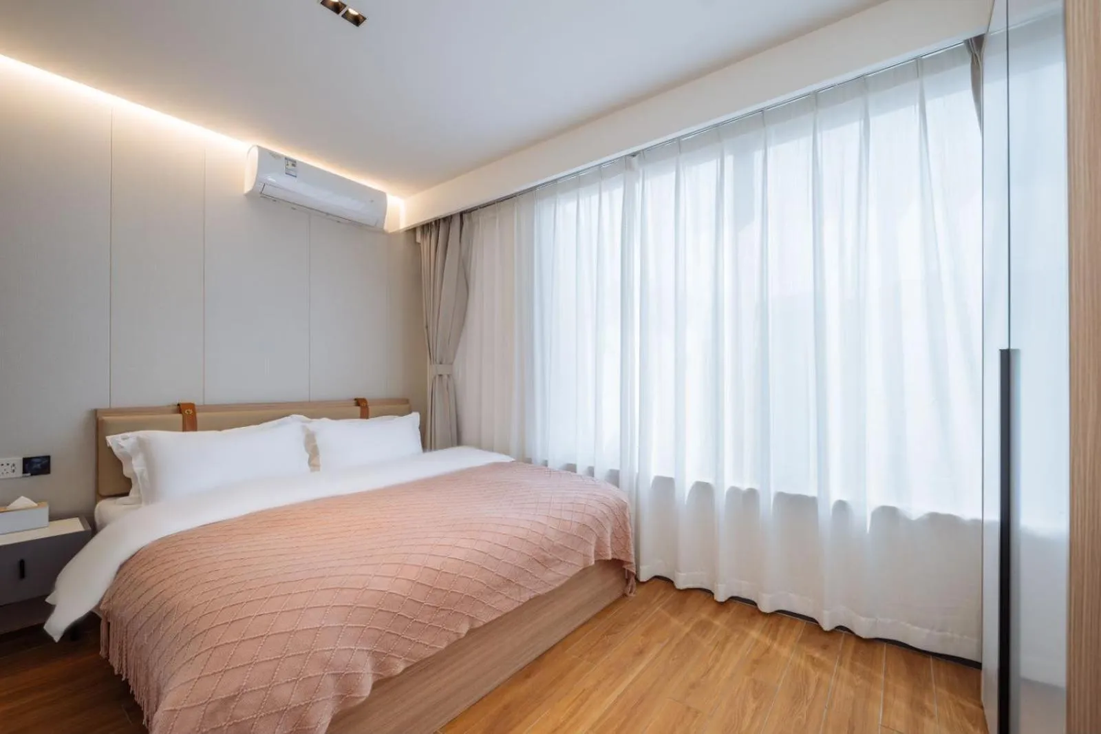 Bedroom, Bed in Ketangxuan Hotel -Shanghai Railway Station Baoshan Road Subway Station