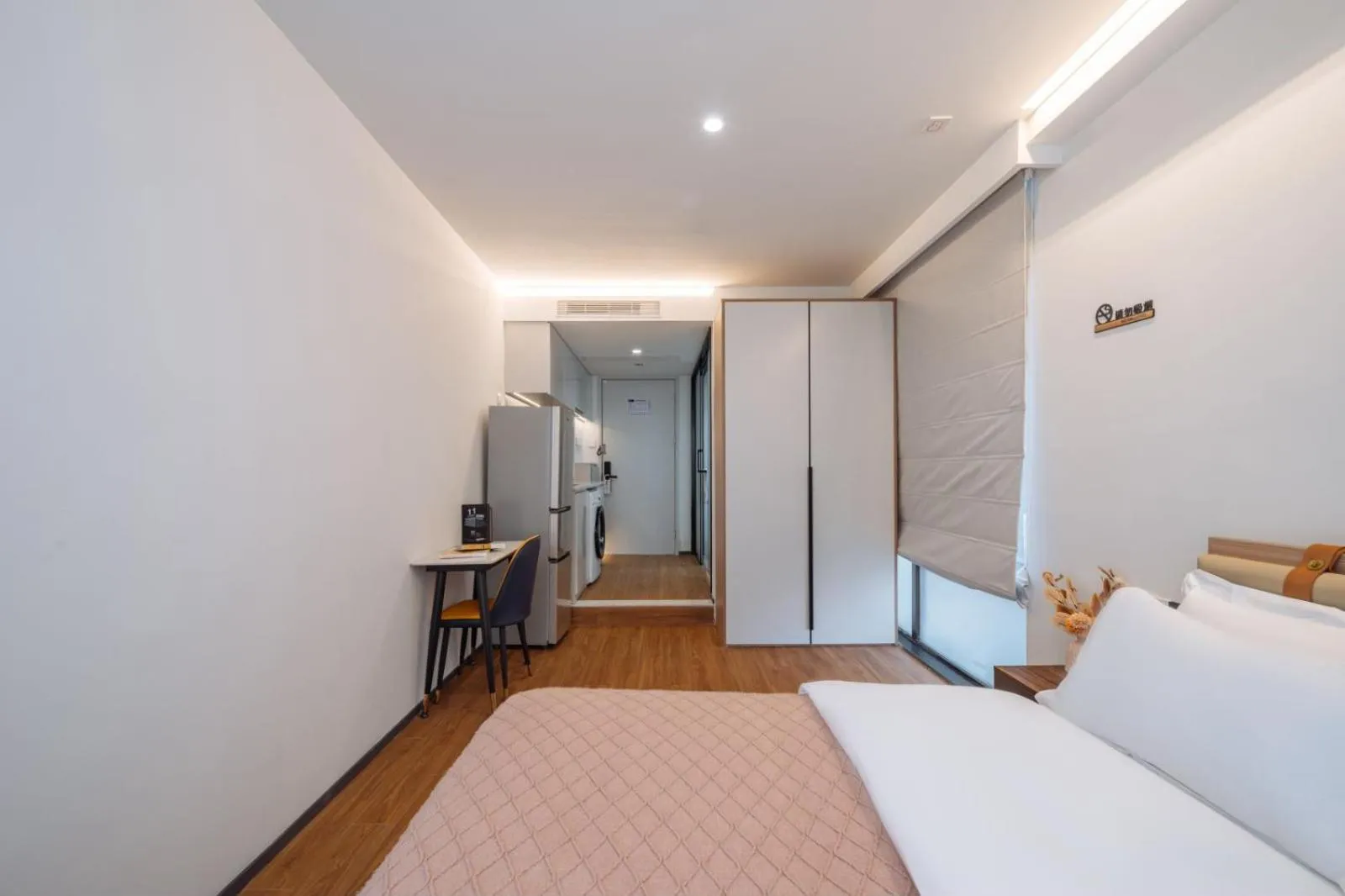 Photo of the whole room, Bed in Ketangxuan Hotel -Shanghai Railway Station Baoshan Road Subway Station