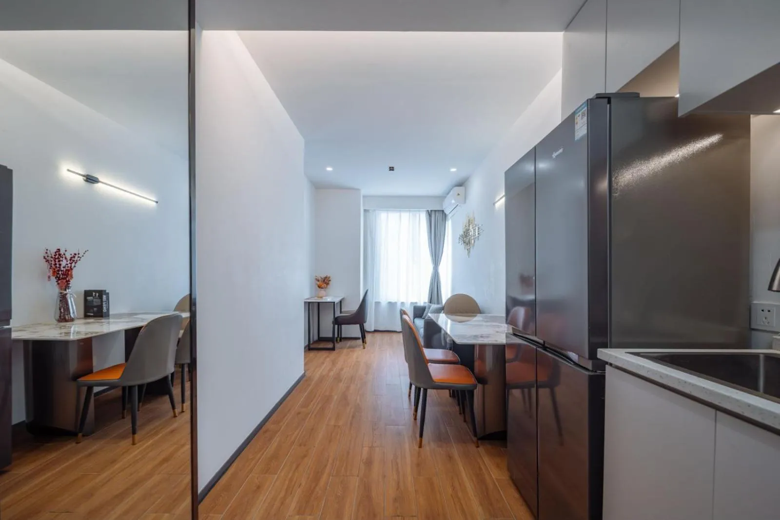 Dining area in Ketangxuan Hotel -Shanghai Railway Station Baoshan Road Subway Station
