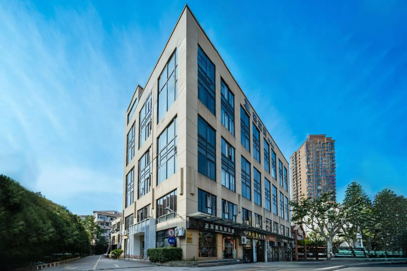 Property building in Ketangxuan Hotel -Shanghai Railway Station Baoshan Road Subway Station