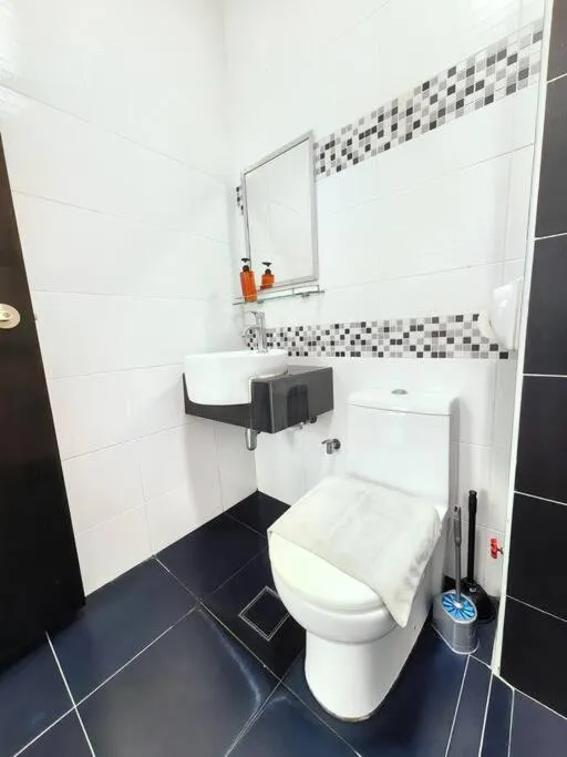 Skyview 0505 6Pax Aeon Lego netlflix 100mbps STAY