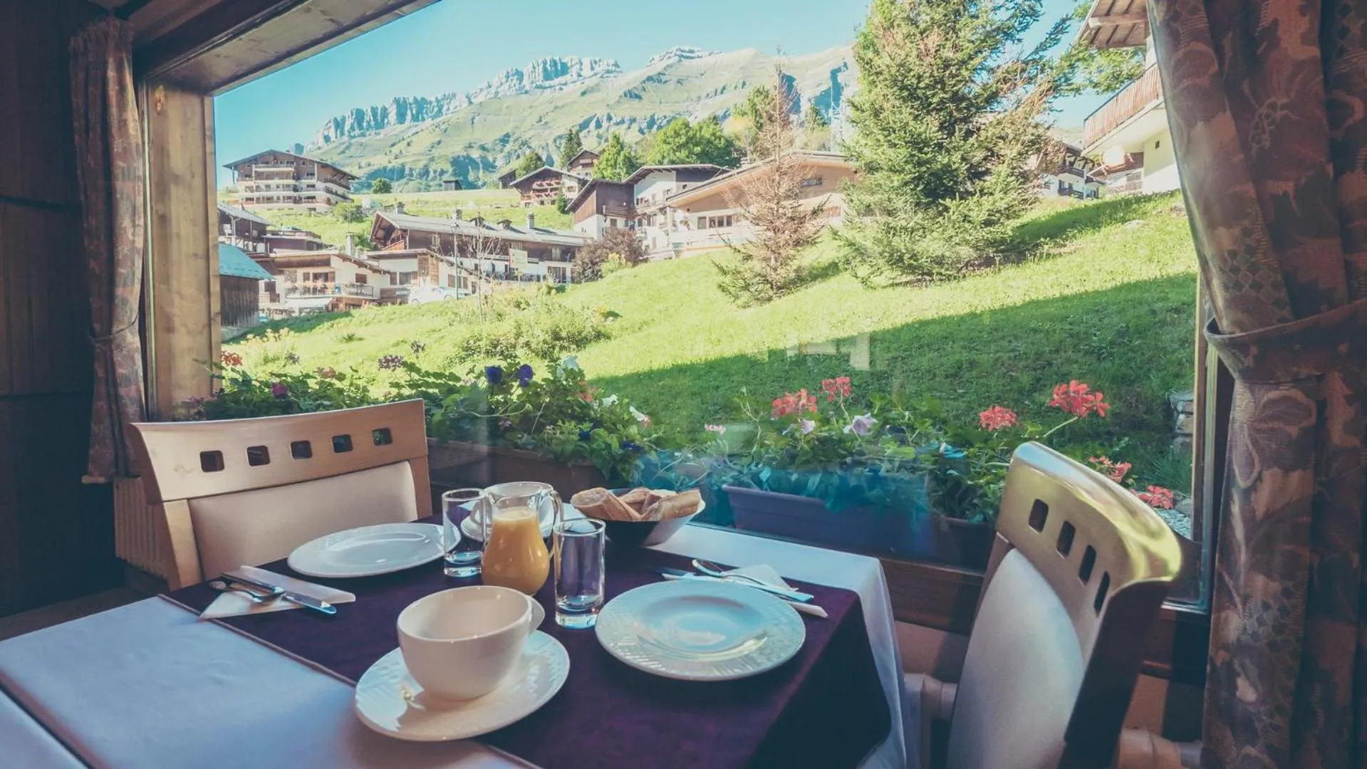 Continental breakfast in Hôtel Flor'Alpes