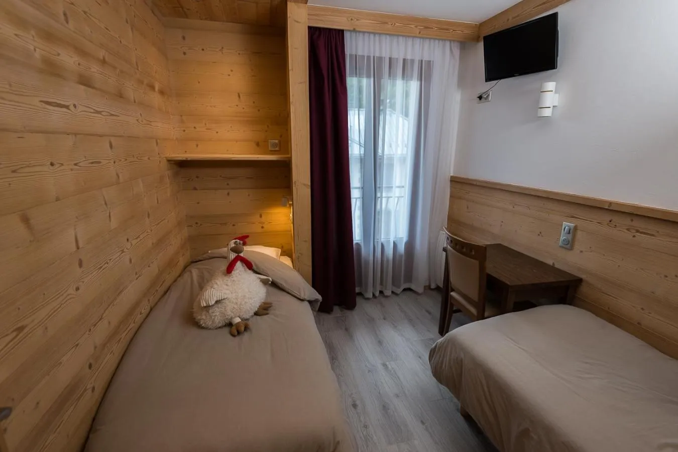 Bedroom, Bed in Hôtel Flor'Alpes