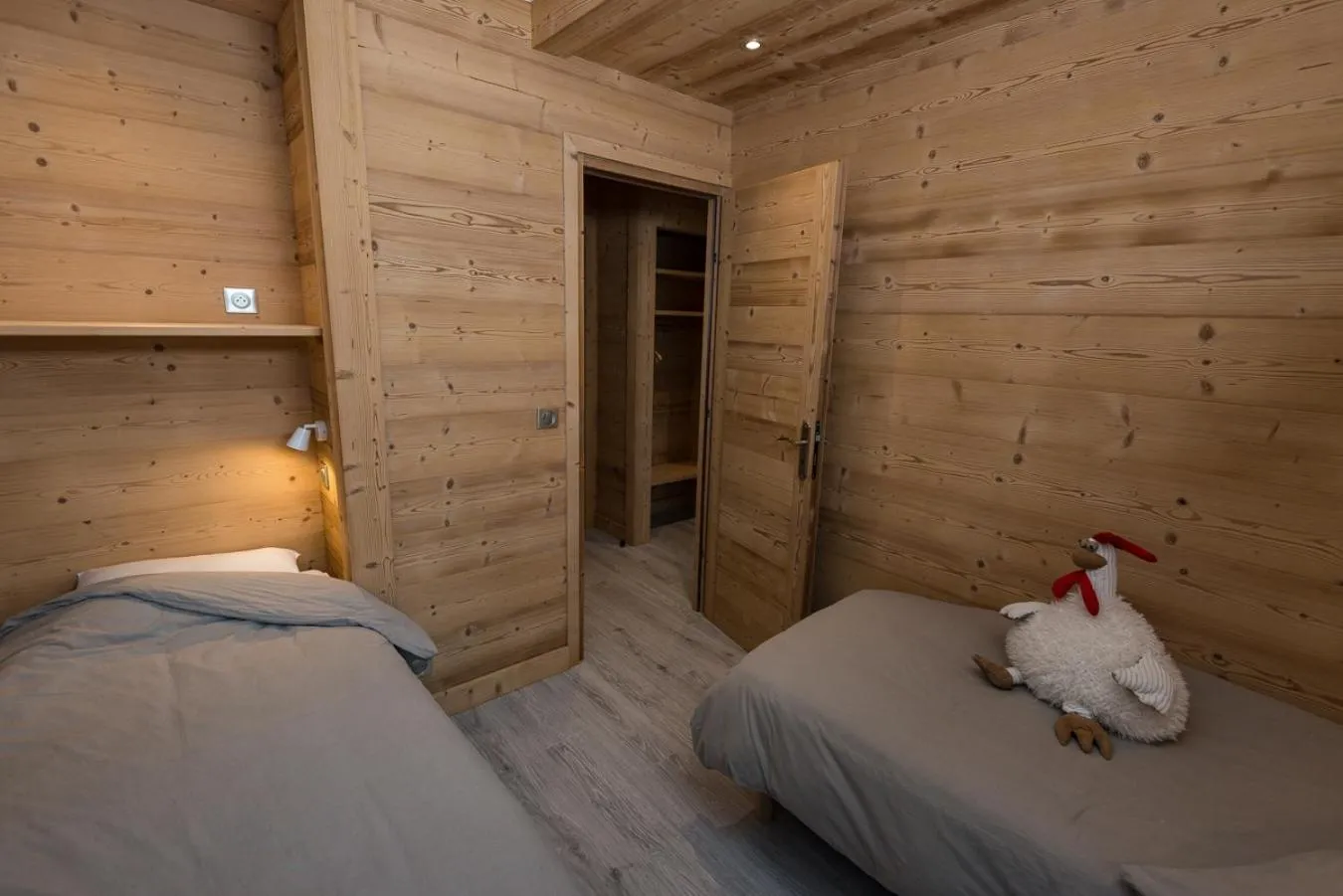 Bedroom, Bed in Hôtel Flor'Alpes