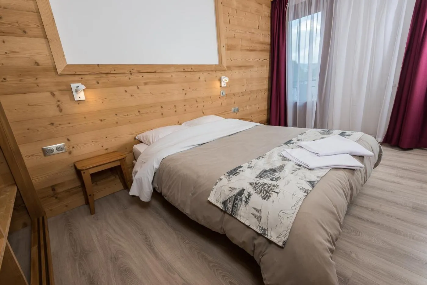 Bedroom, Bed in Hôtel Flor'Alpes
