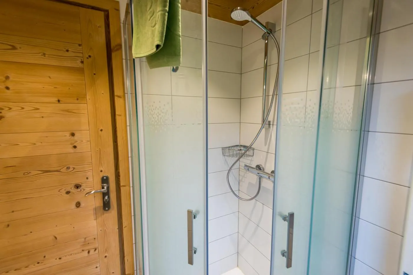 Shower in Hôtel Flor'Alpes
