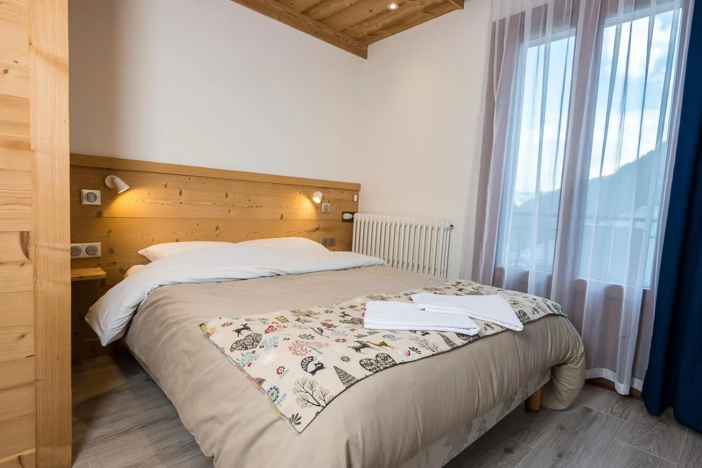 Bedroom, Bed in Hôtel Flor'Alpes