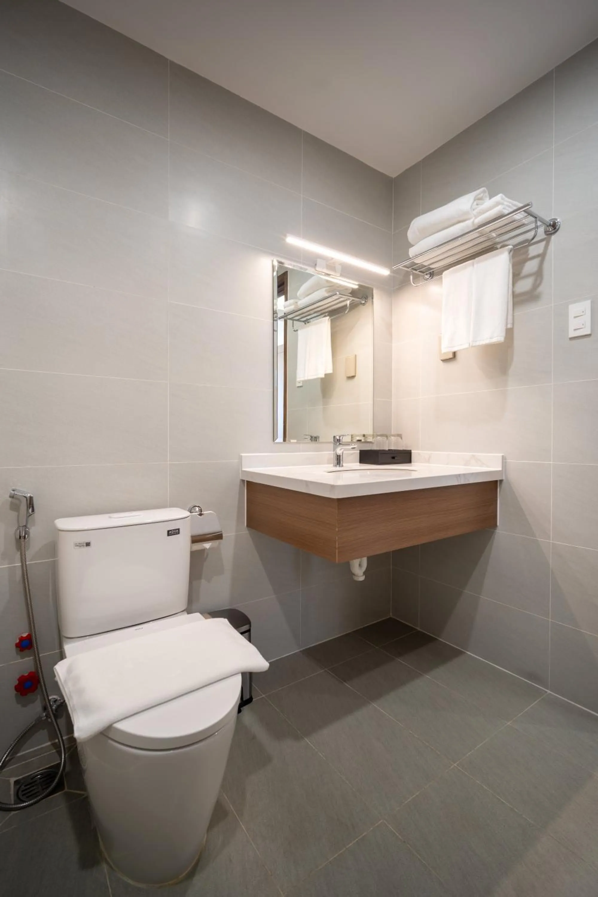 Shower in The HUB Hotel - Airport