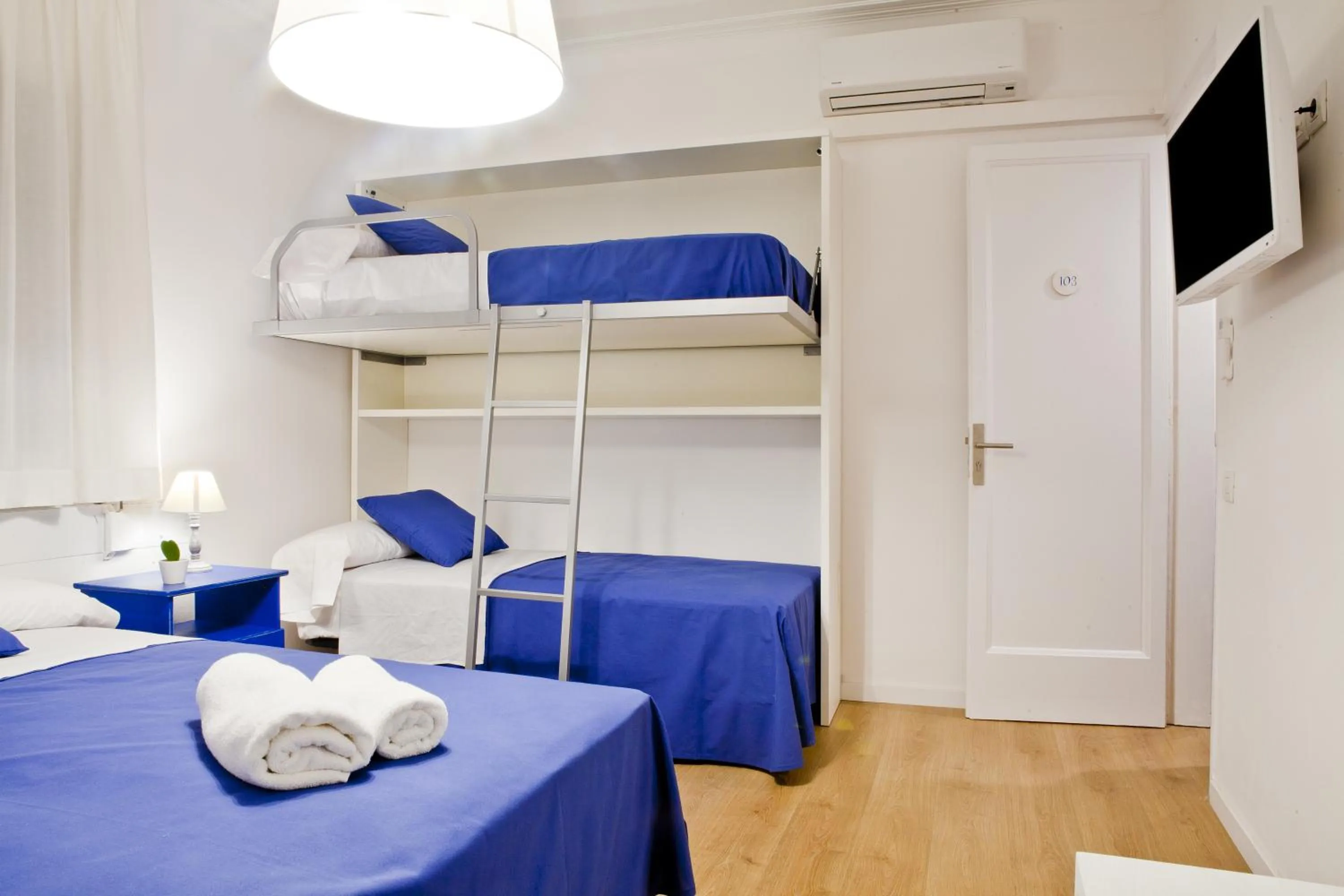 Photo of the whole room, Bed in Blue Barcelona